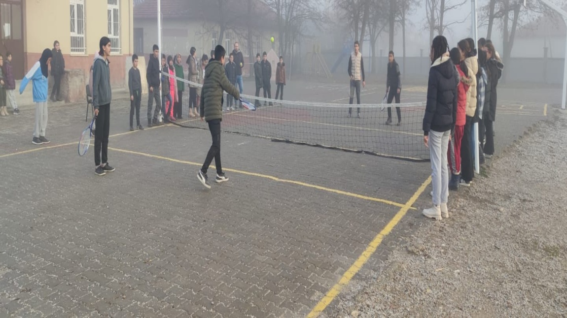 Sosyal etkinlik haftası kapsamında tenis turnuvası düzenlendi.
